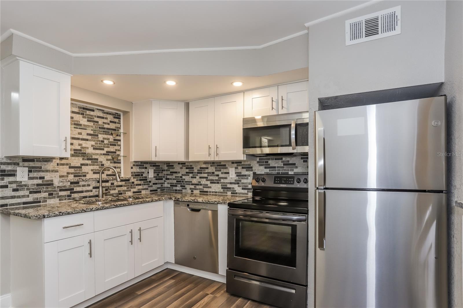 Image 4 of 16 For 1960 Cecil Street