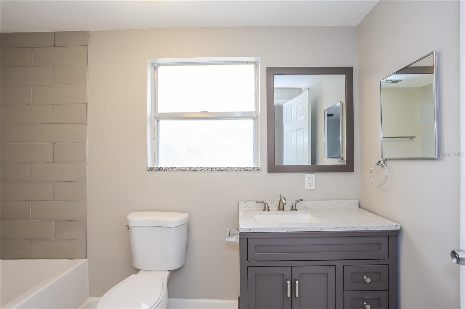 Image 9 of 16 For 1960 Cecil Street