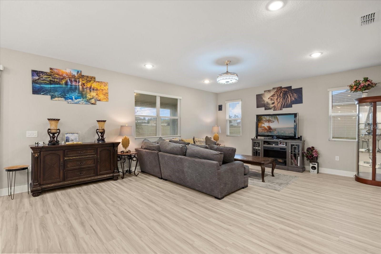 Image 4 of 18 For 31707 Broadwater Avenue