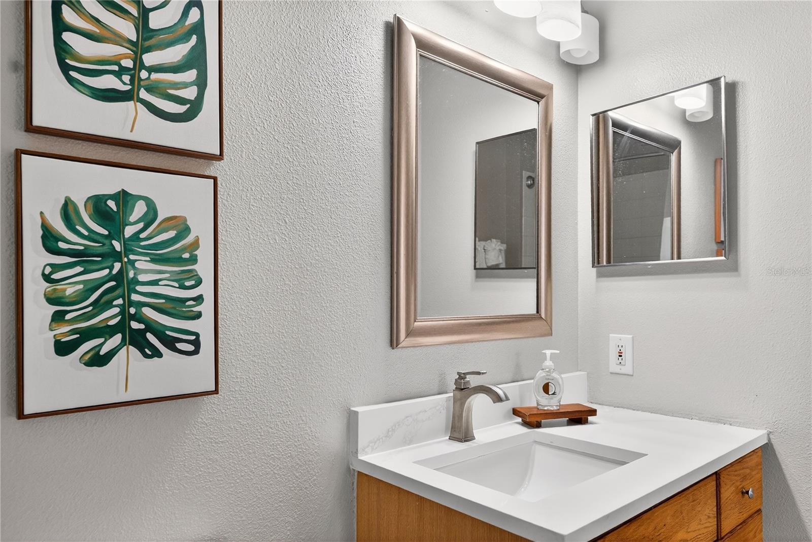 Image 21 of 47 For 8105 Coconut Palm Way 203