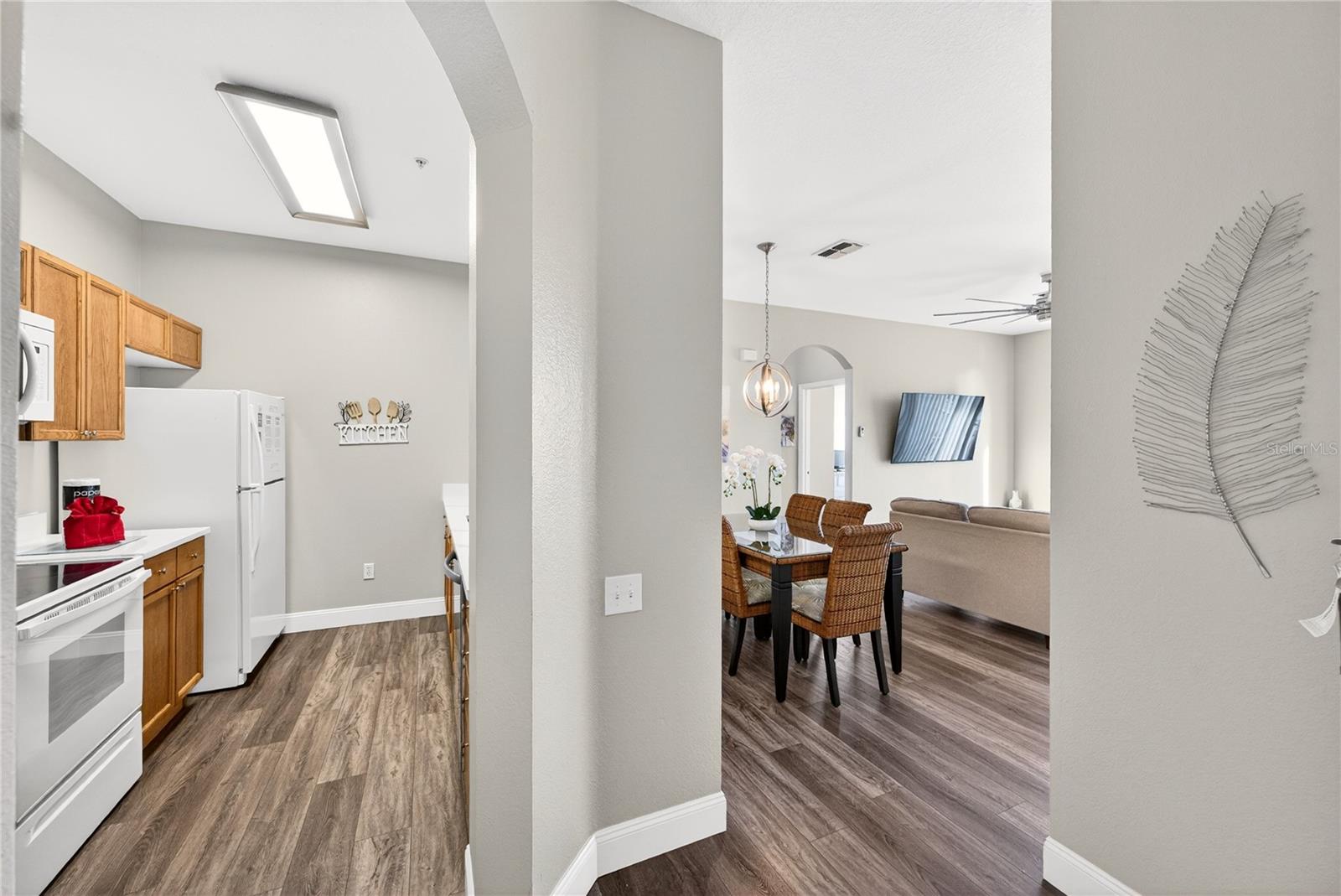 Image 3 of 47 For 8105 Coconut Palm Way 203