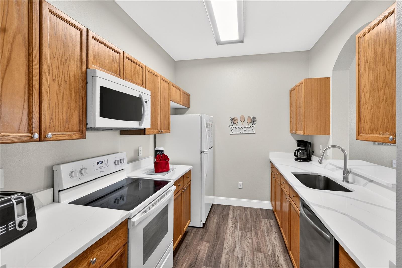 Image 4 of 47 For 8105 Coconut Palm Way 203