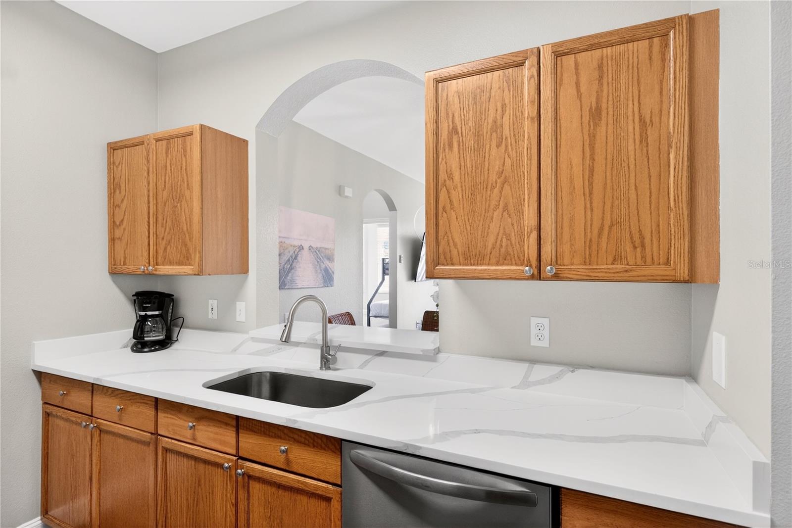 Image 5 of 47 For 8105 Coconut Palm Way 203