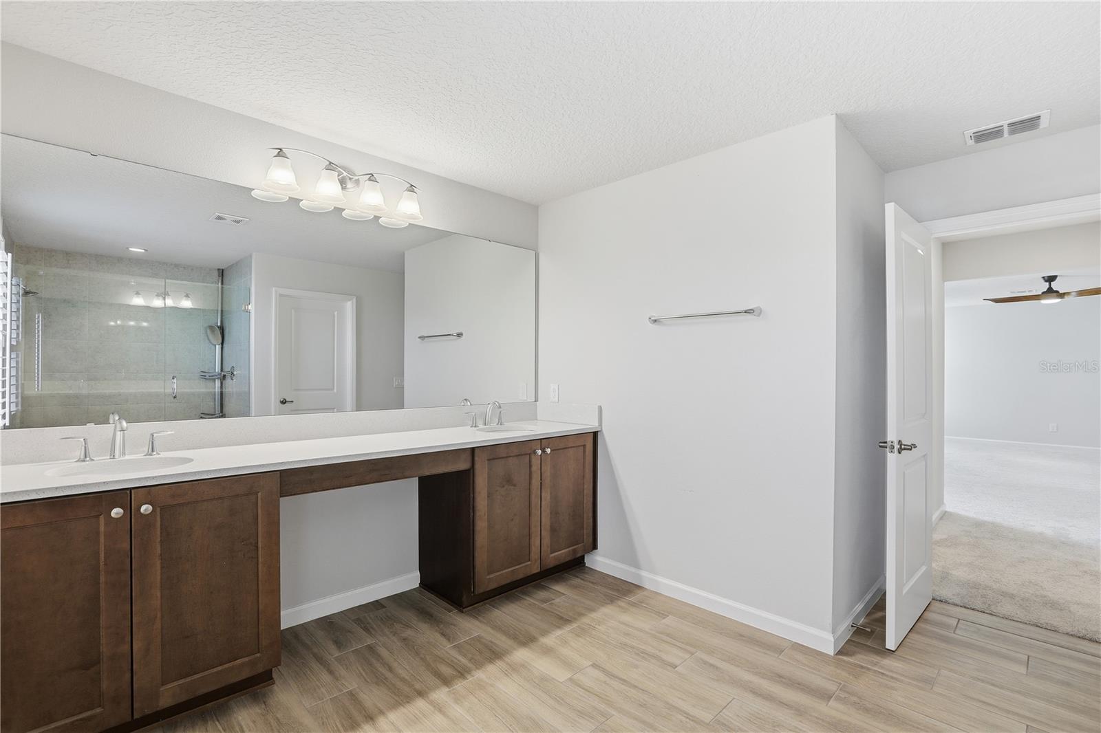 Image 27 of 52 For 3610 Arbordale Loop