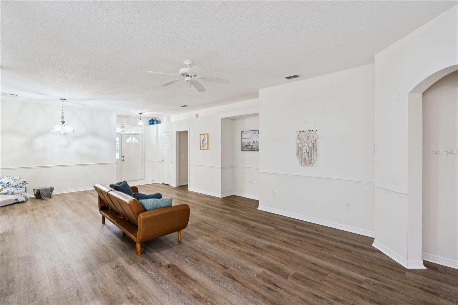 Image 11 of 26 For 390 Foxhill Drive