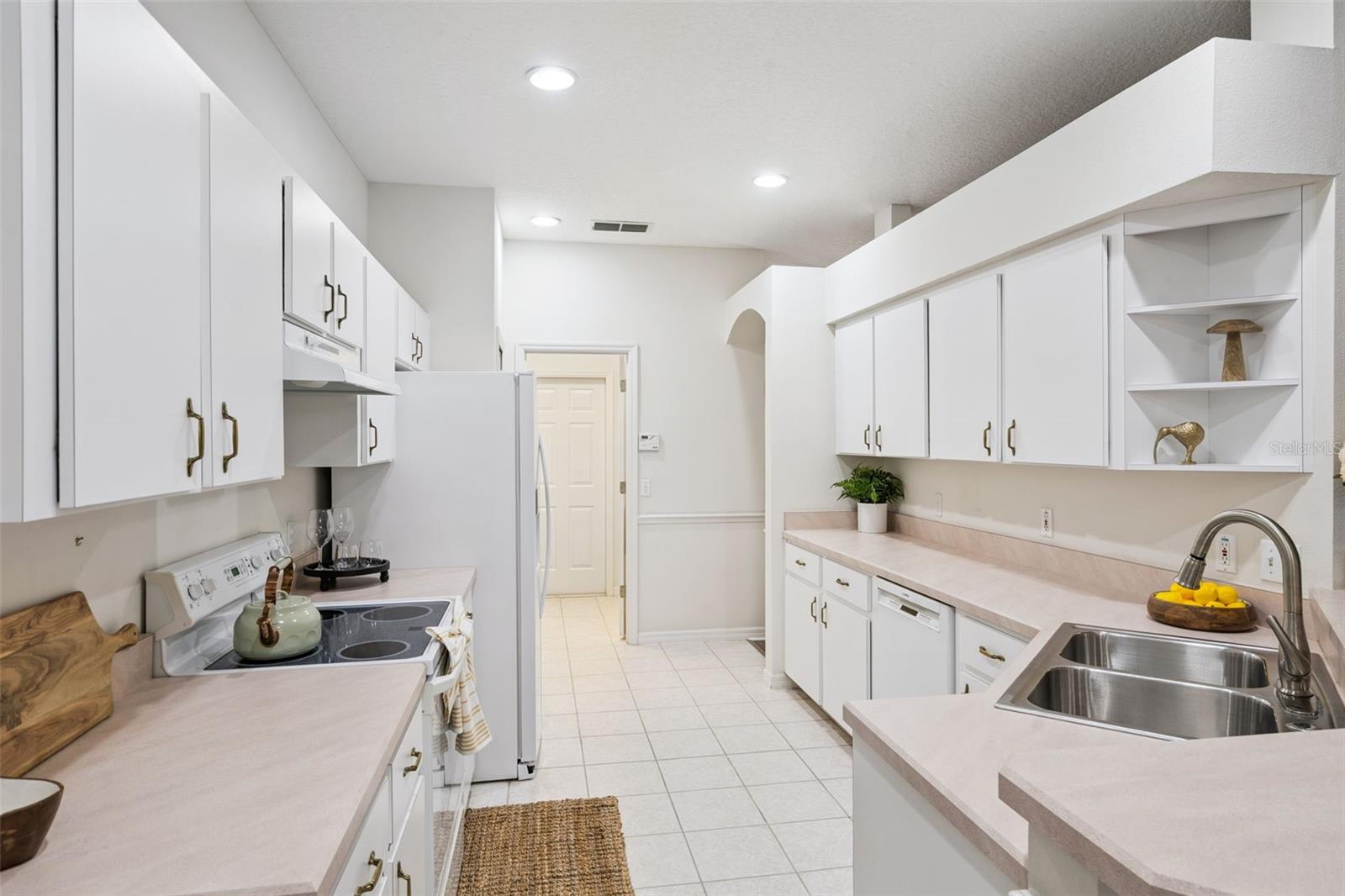 Image 7 of 26 For 390 Foxhill Drive