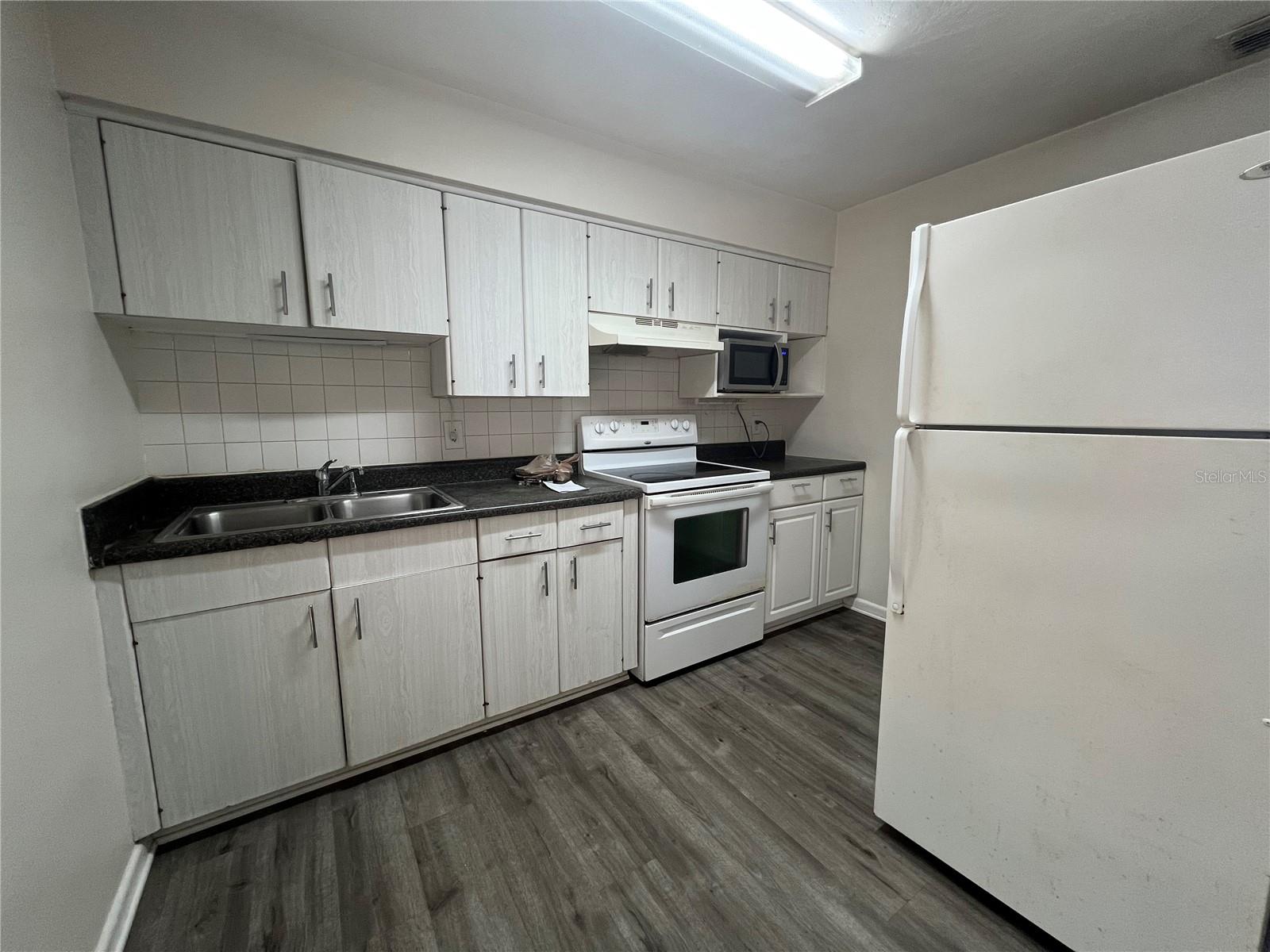 Image 5 of 10 For 1068 Orienta Avenue