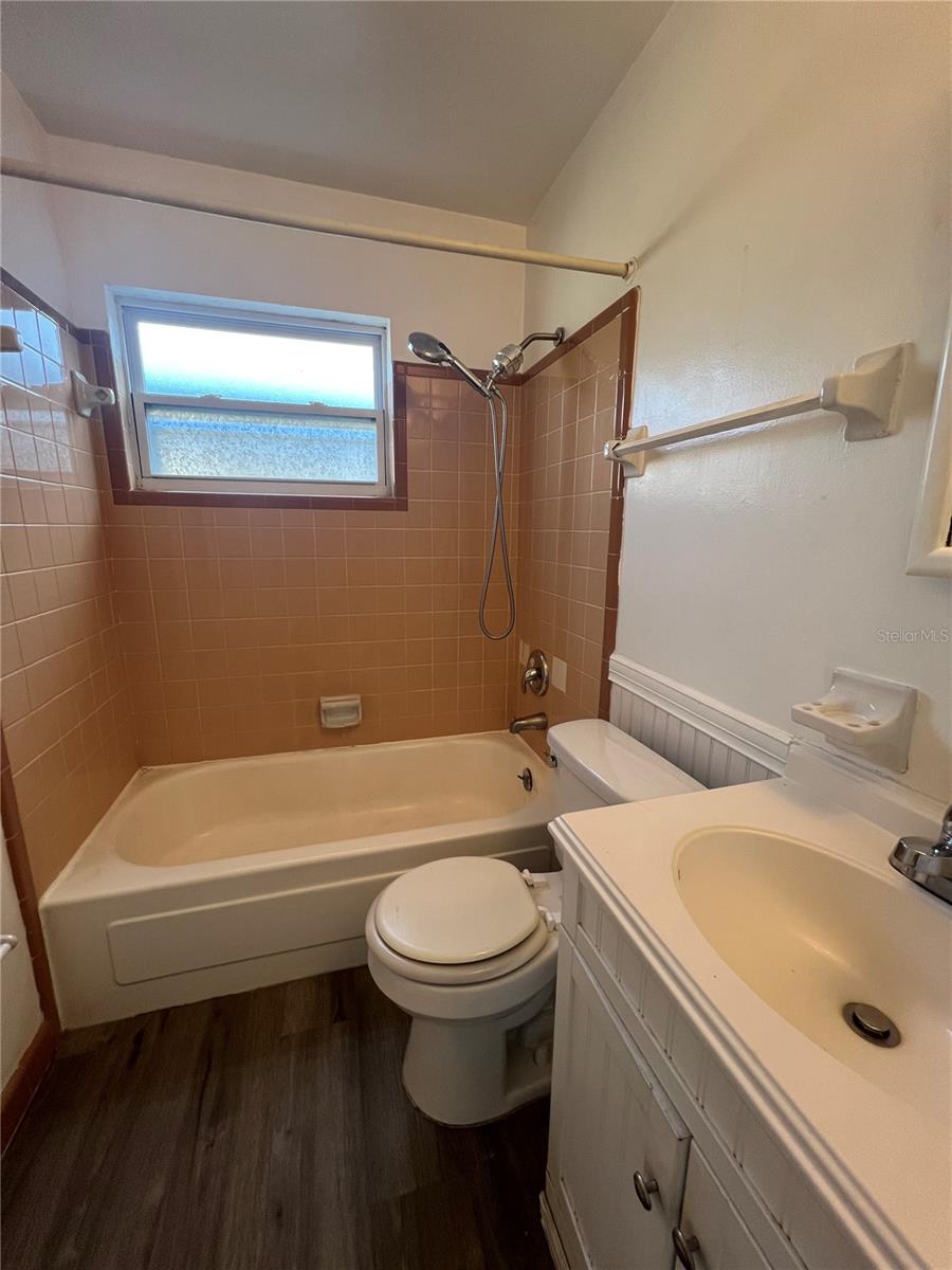 Image 7 of 10 For 1068 Orienta Avenue