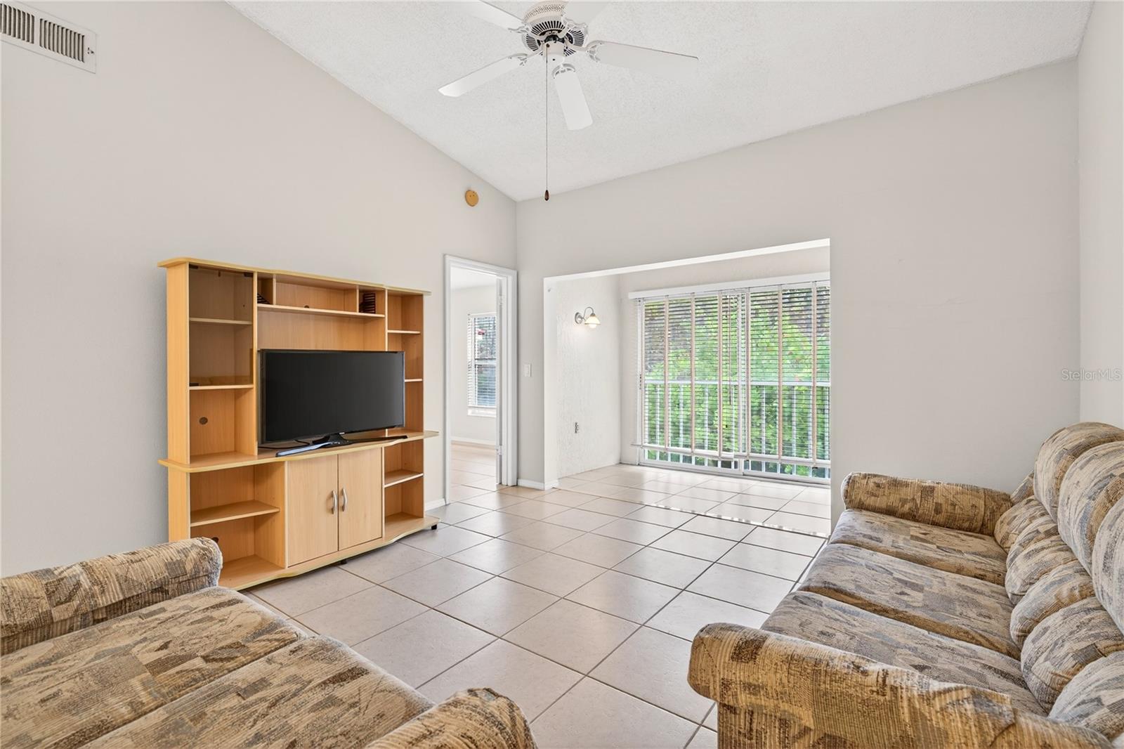 Image 15 of 36 For 13917 Timberland Drive 201