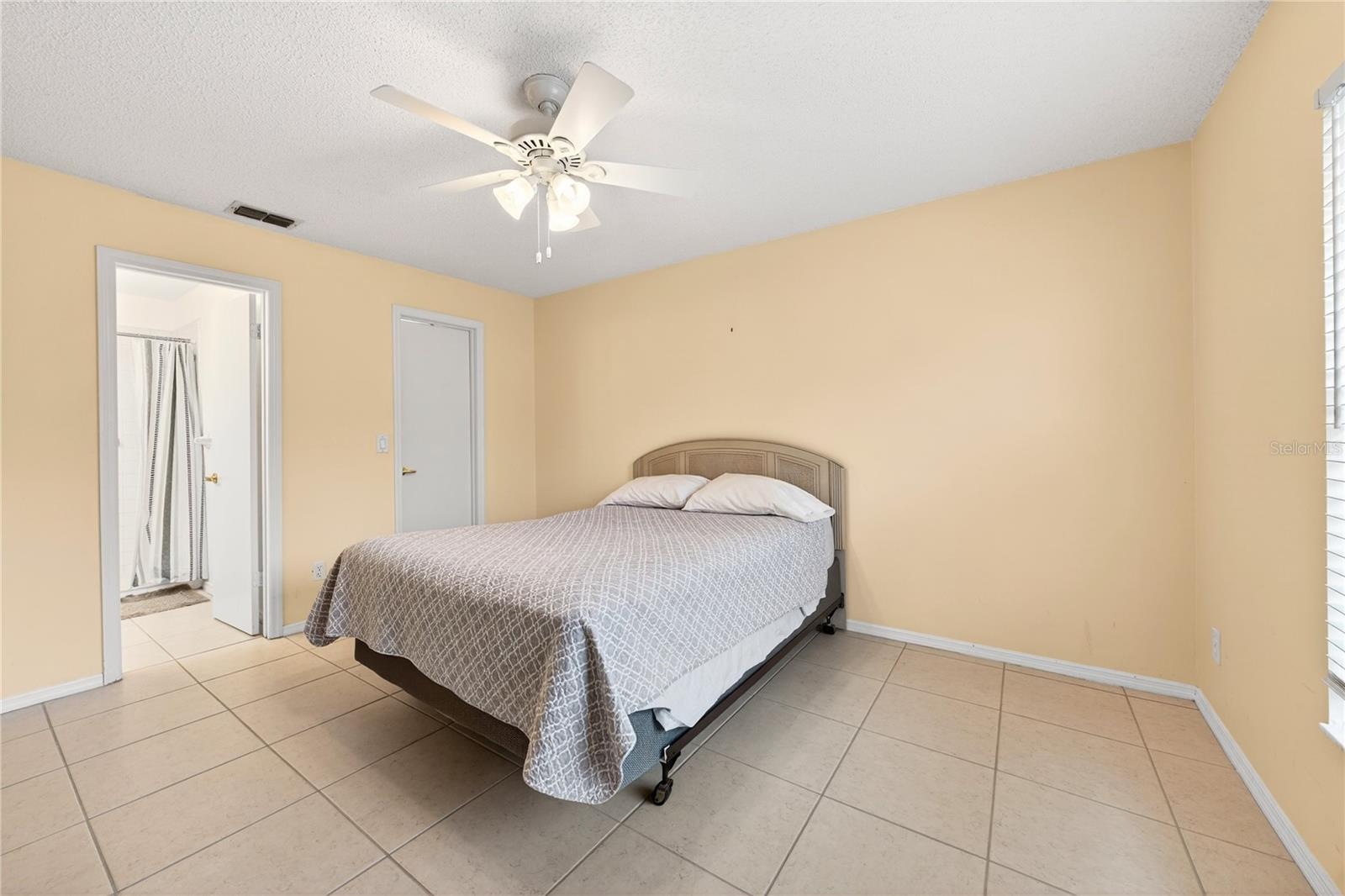 Image 19 of 36 For 13917 Timberland Drive 201