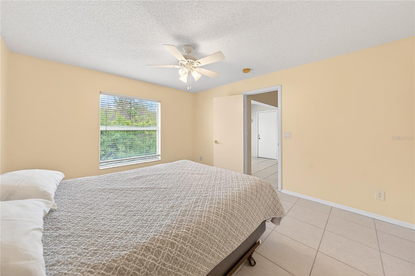 Image 21 of 36 For 13917 Timberland Drive 201