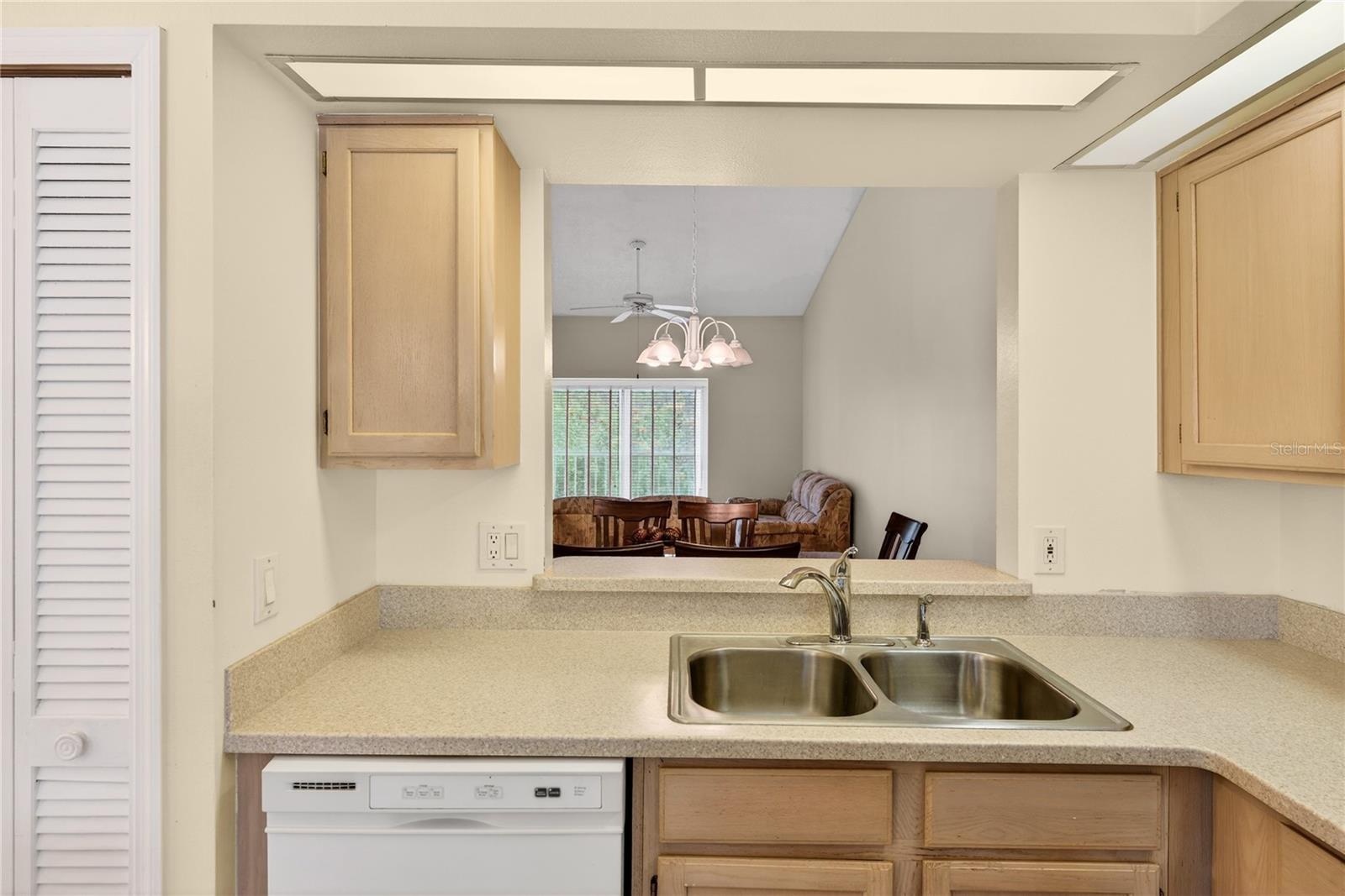 Image 9 of 36 For 13917 Timberland Drive 201