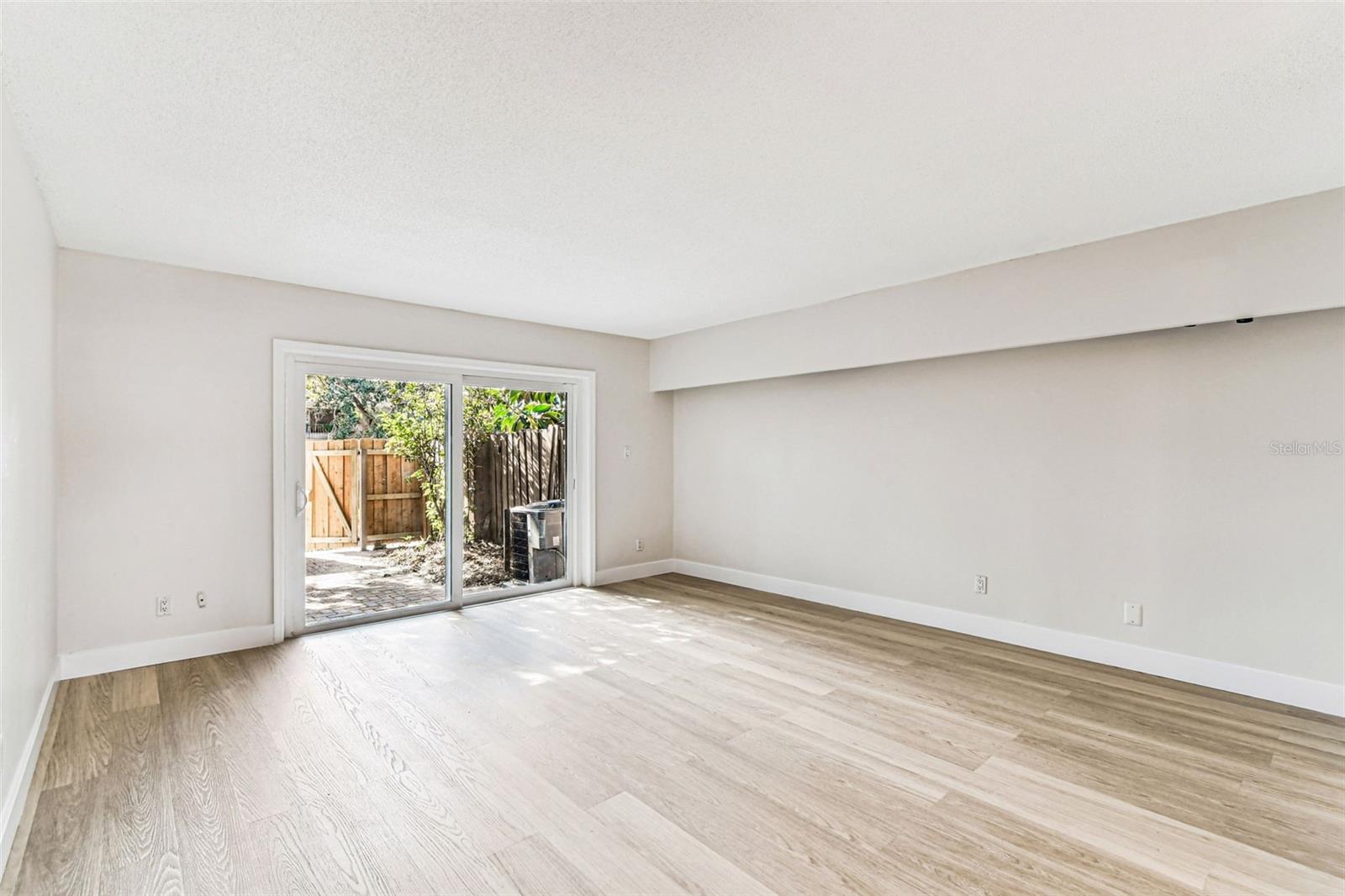 Image 12 of 43 For 306 Georgetown Dr 306