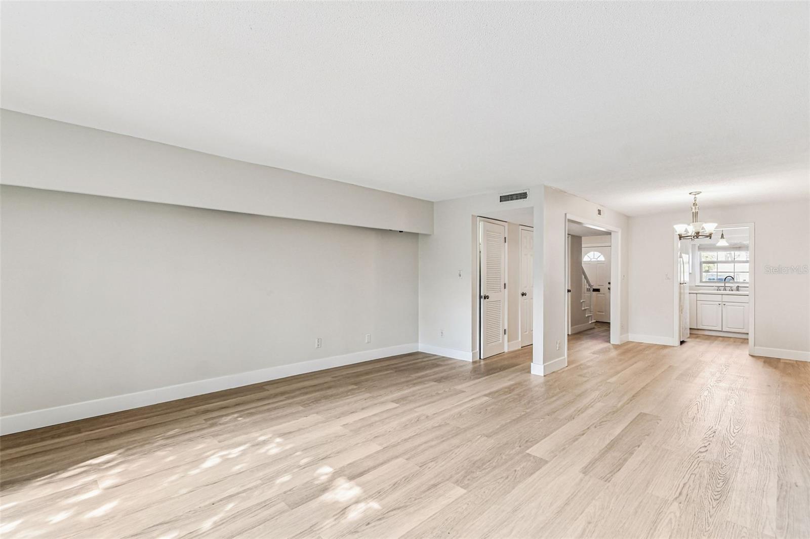 Image 13 of 43 For 306 Georgetown Dr 306