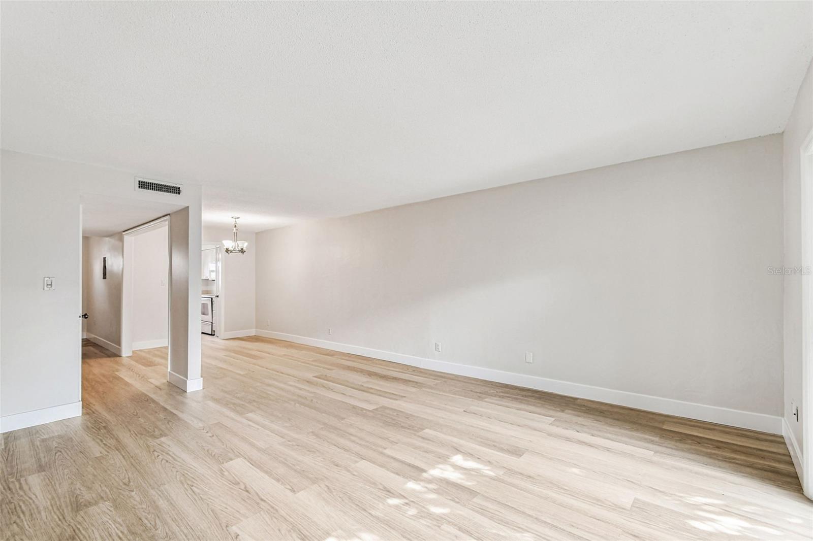 Image 14 of 43 For 306 Georgetown Dr 306