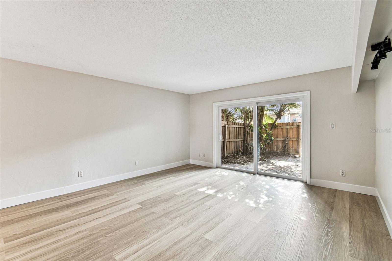 Image 15 of 43 For 306 Georgetown Dr 306