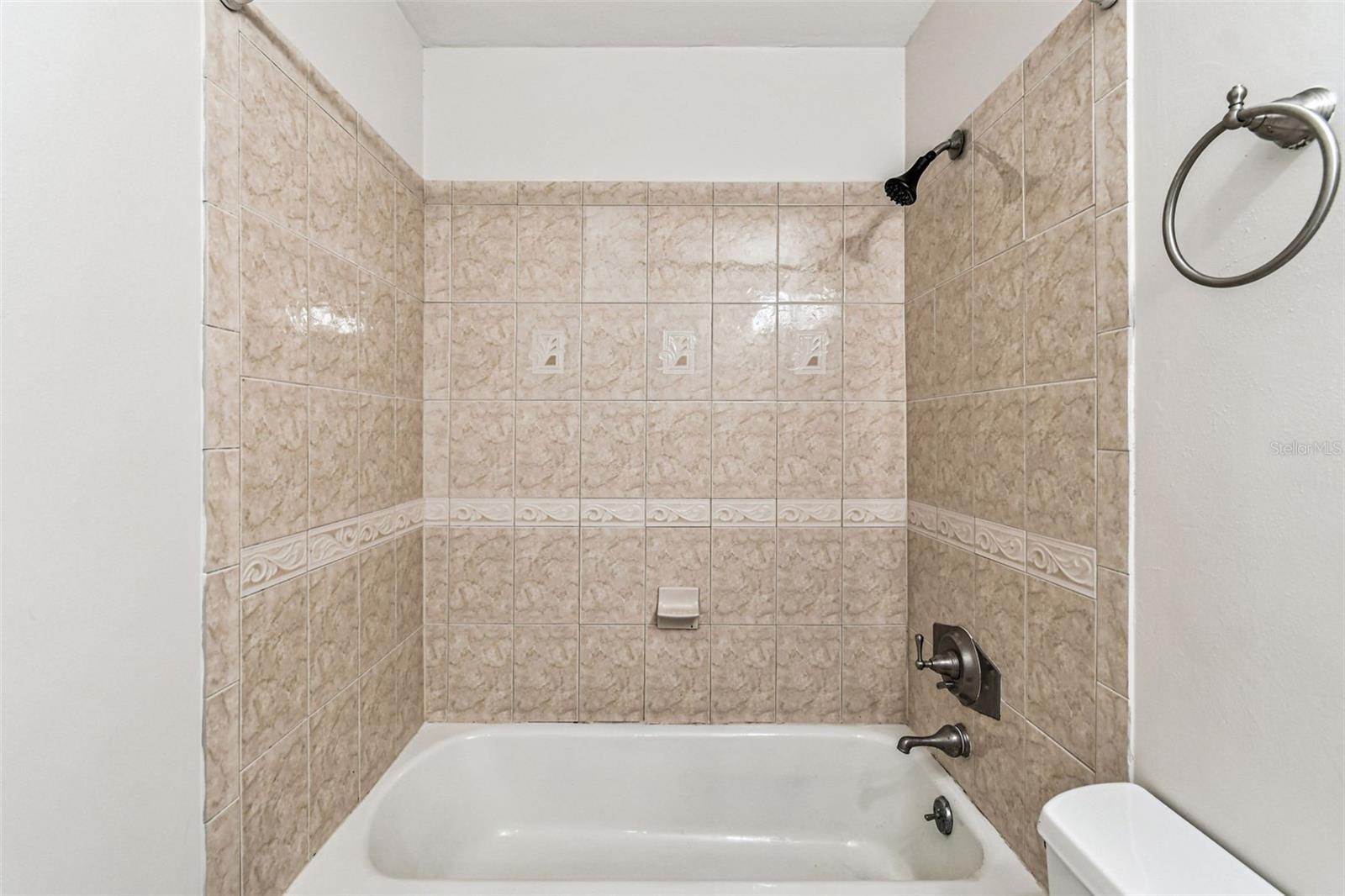 Image 37 of 43 For 306 Georgetown Dr 306