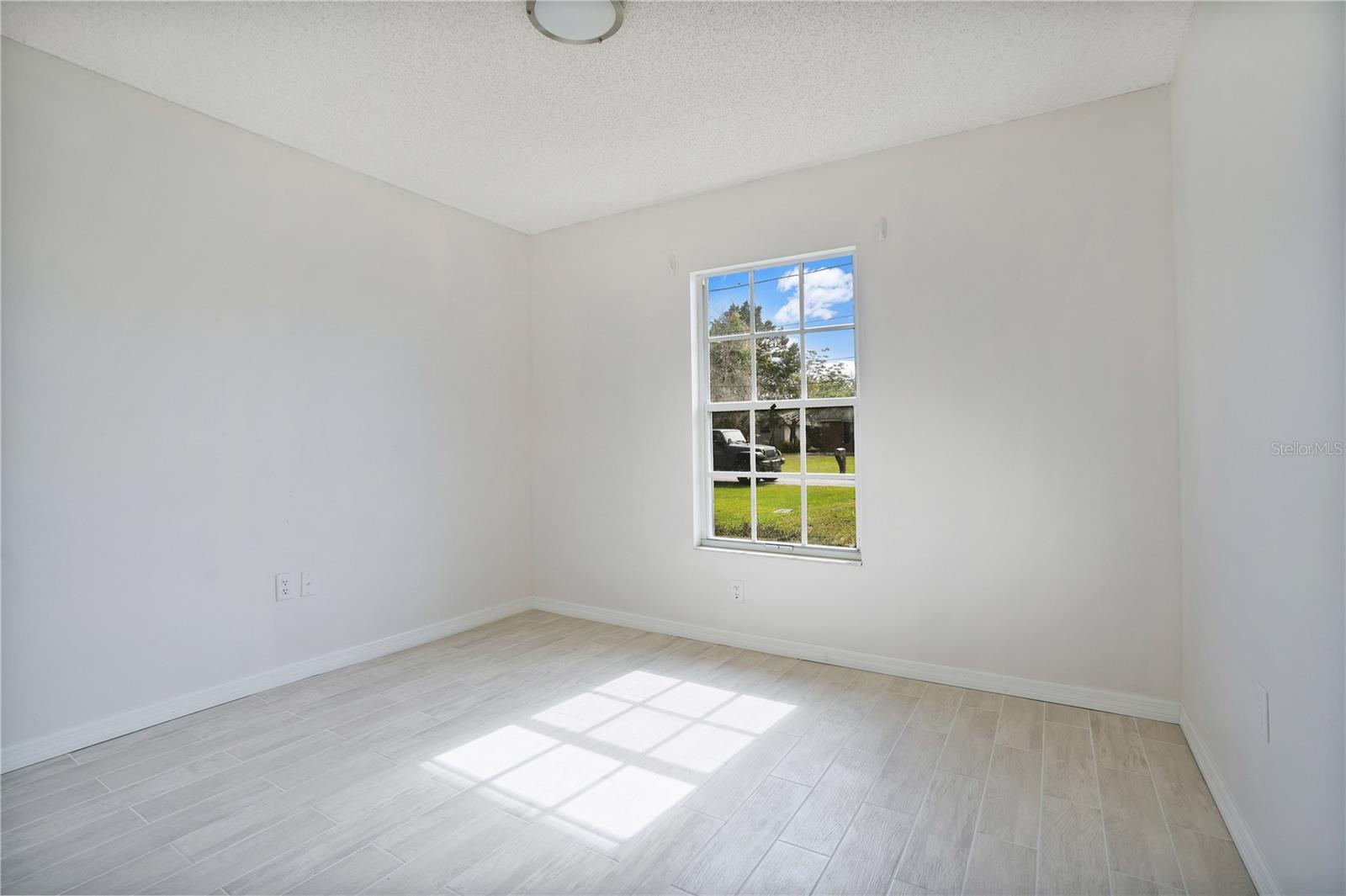 Image 14 of 22 For 617 4th Avenue