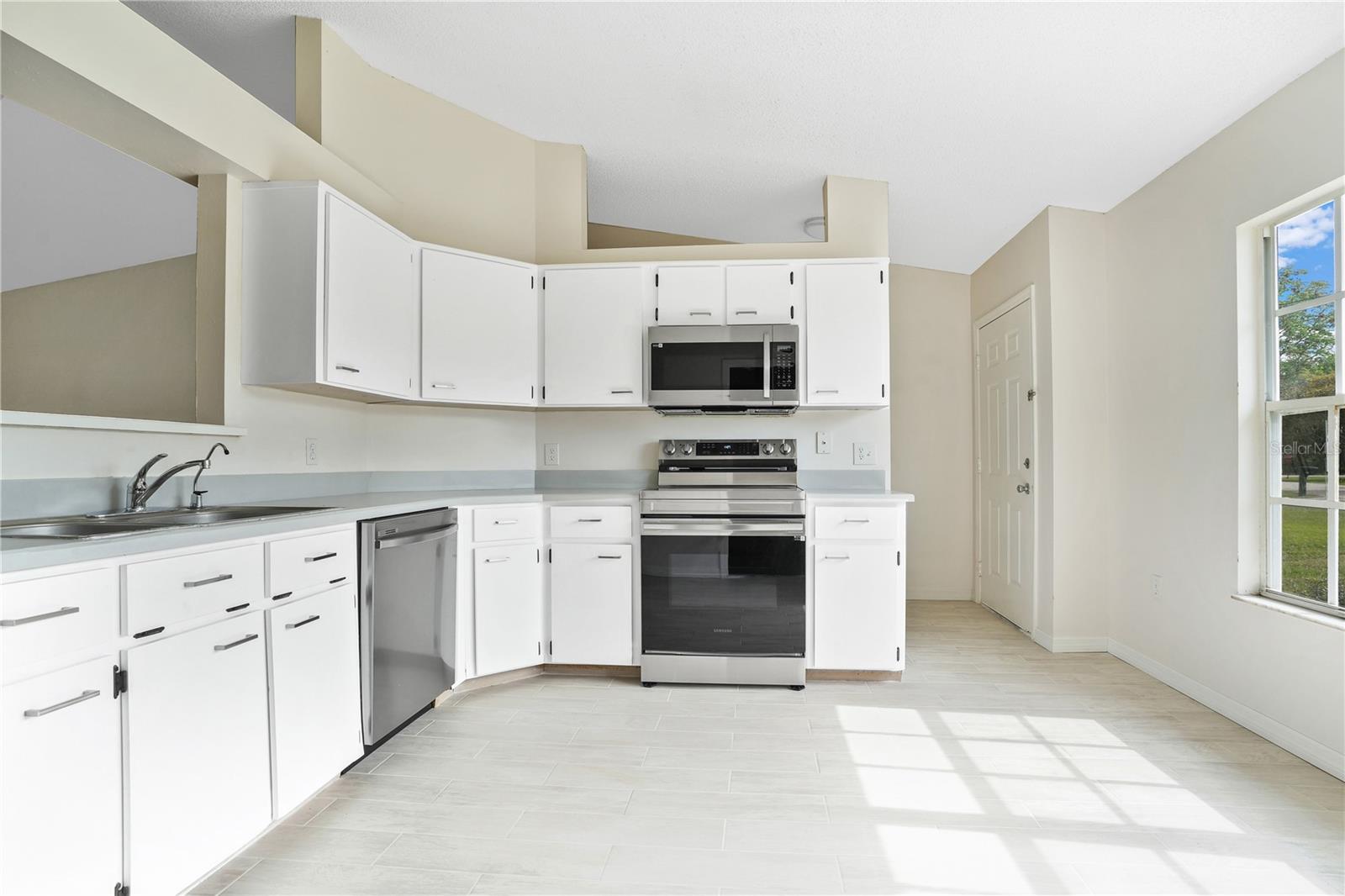 Image 7 of 22 For 617 4th Avenue