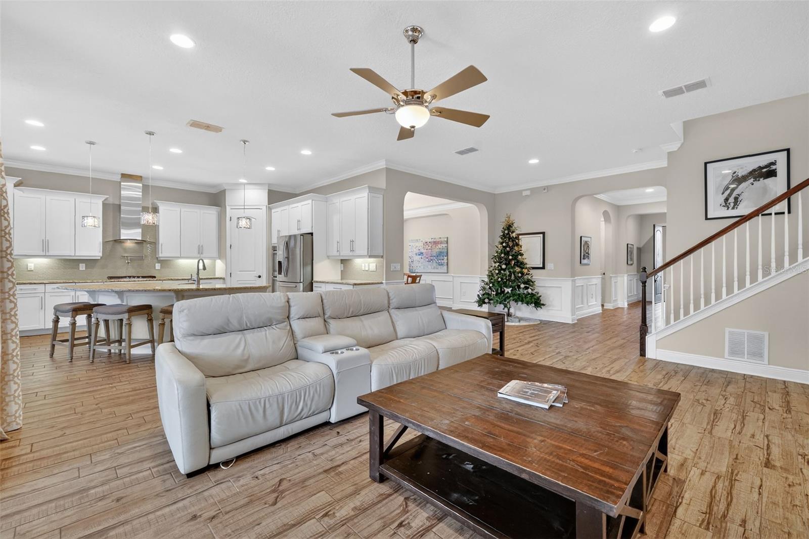 Image 9 of 45 For 14282 Creekbed Circle