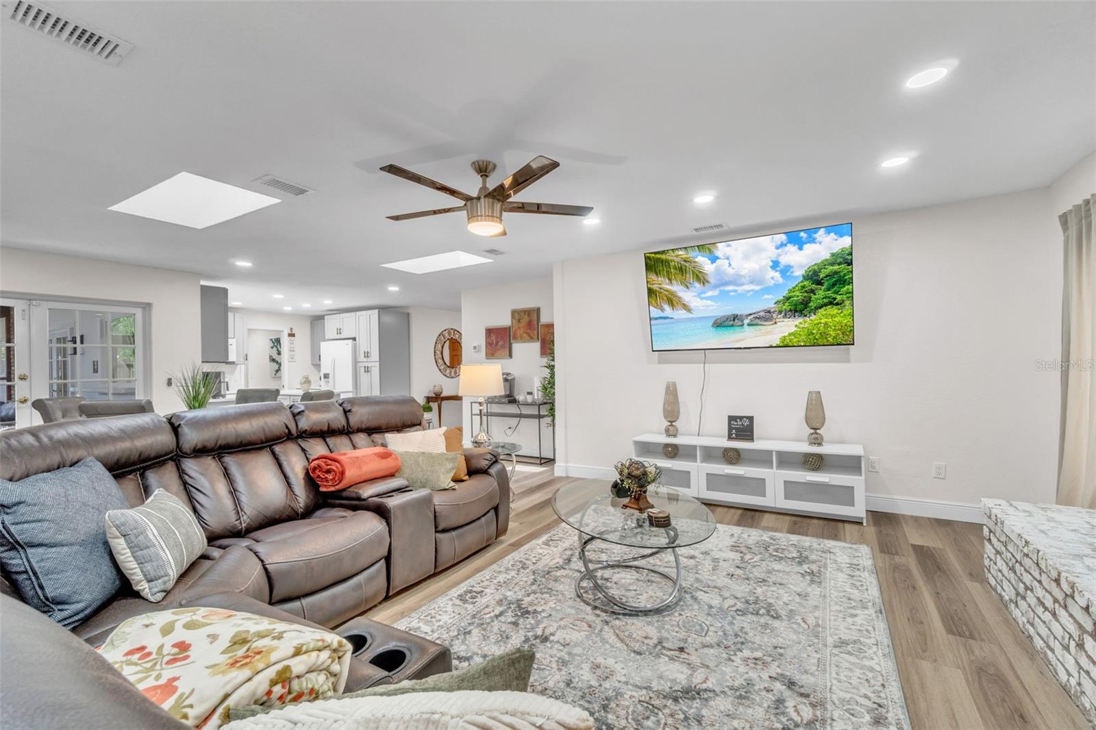 Image 12 of 45 For 102 Old Hickory Court