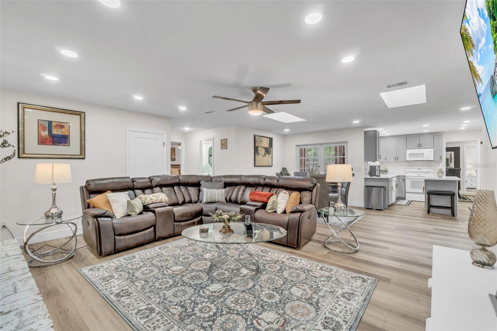 Image 13 of 45 For 102 Old Hickory Court