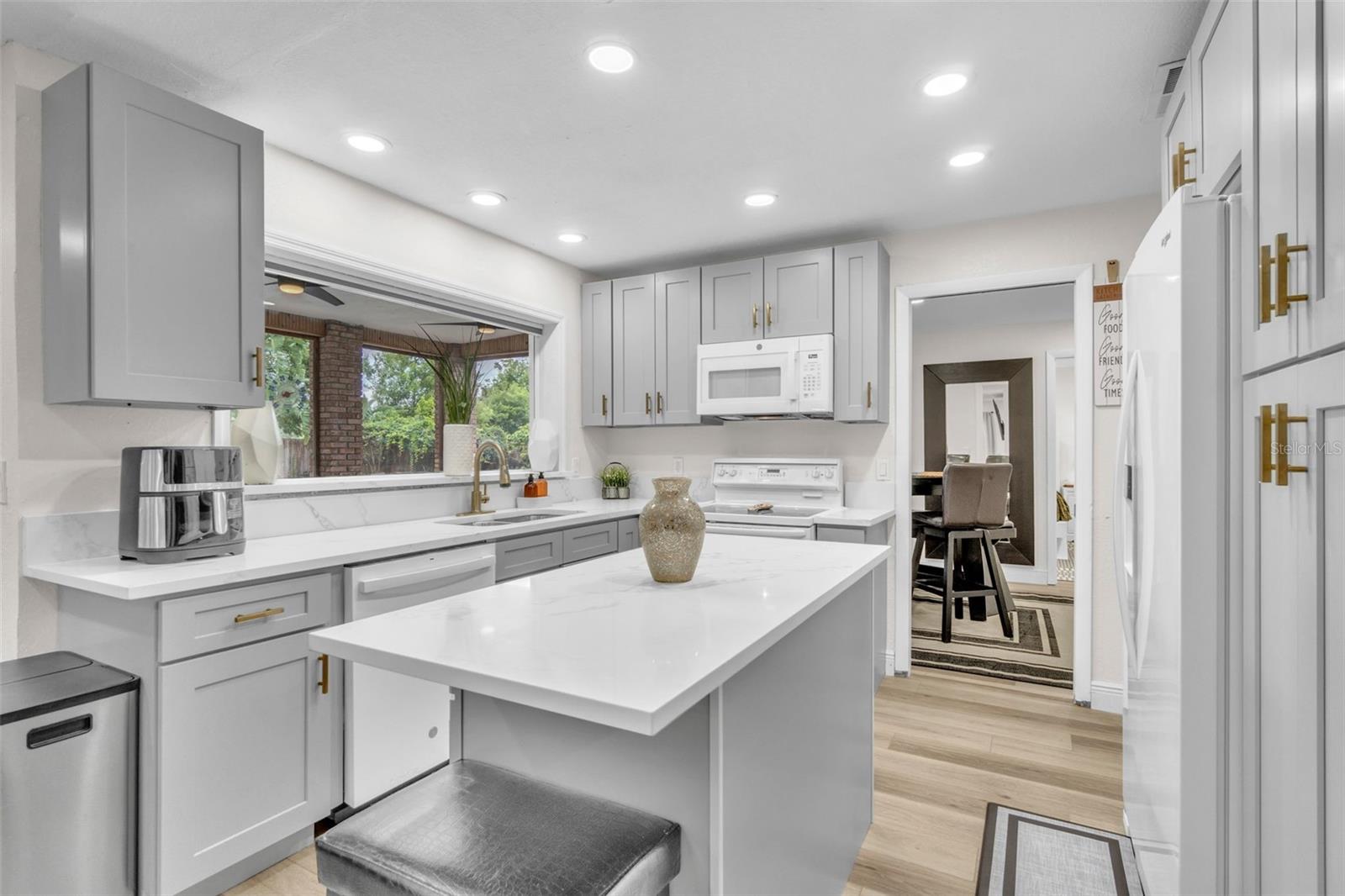 Image 14 of 45 For 102 Old Hickory Court