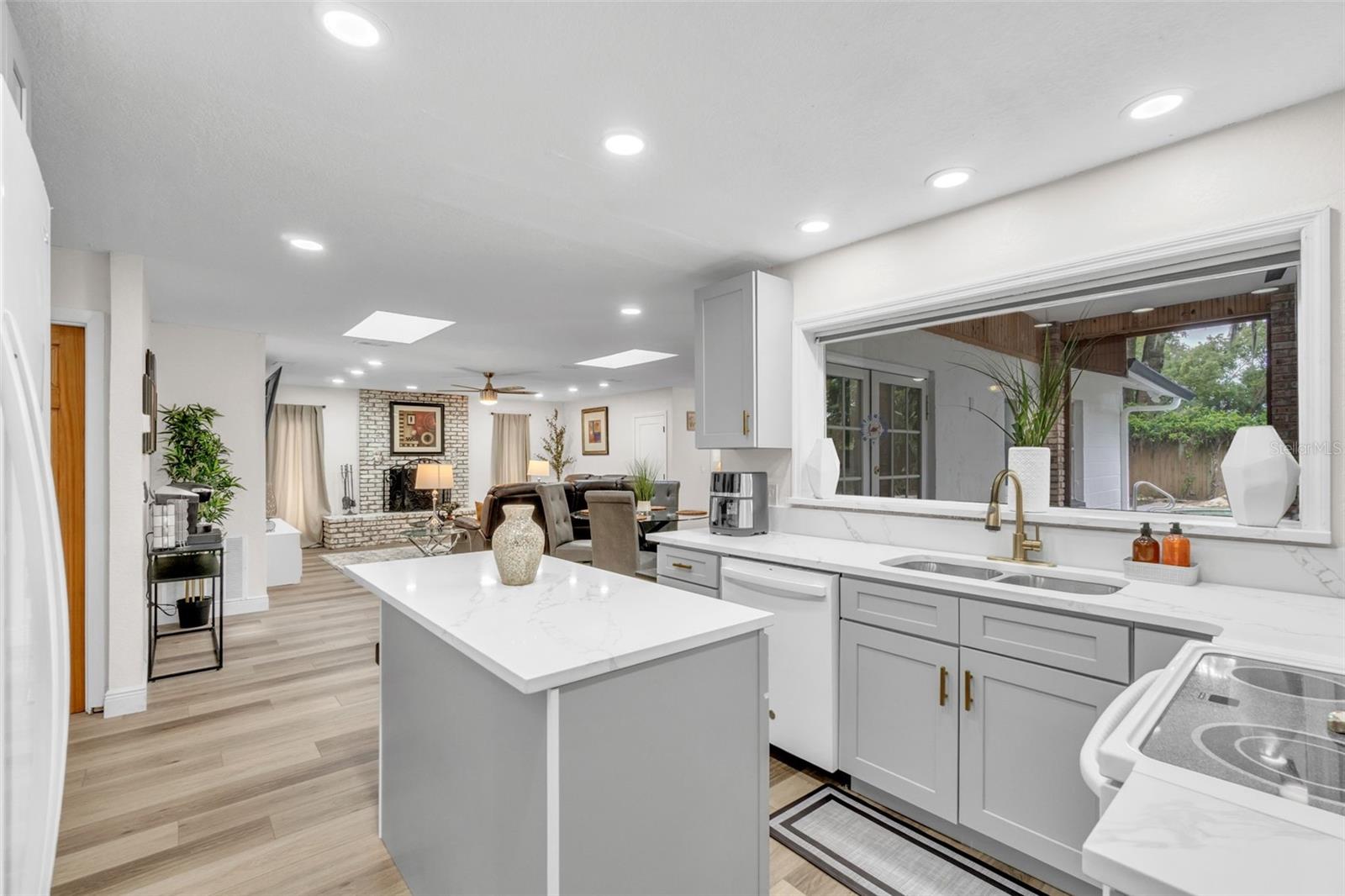 Image 16 of 45 For 102 Old Hickory Court