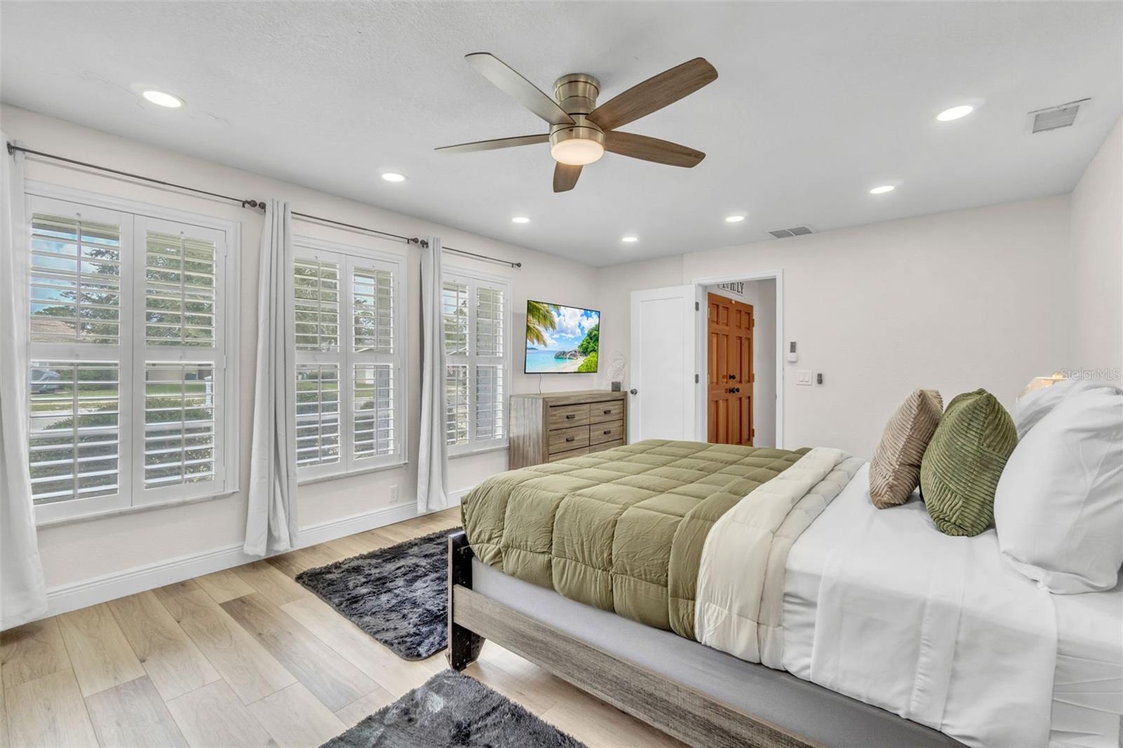 Image 21 of 45 For 102 Old Hickory Court