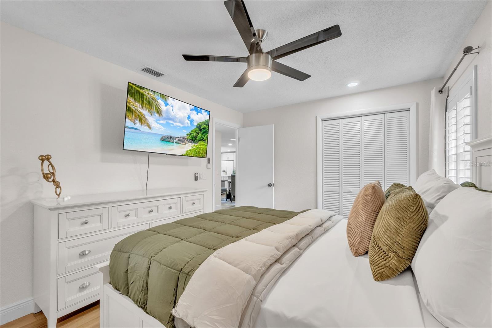 Image 33 of 45 For 102 Old Hickory Court