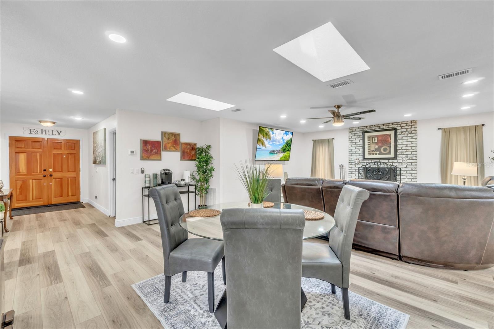 Image 7 of 45 For 102 Old Hickory Court