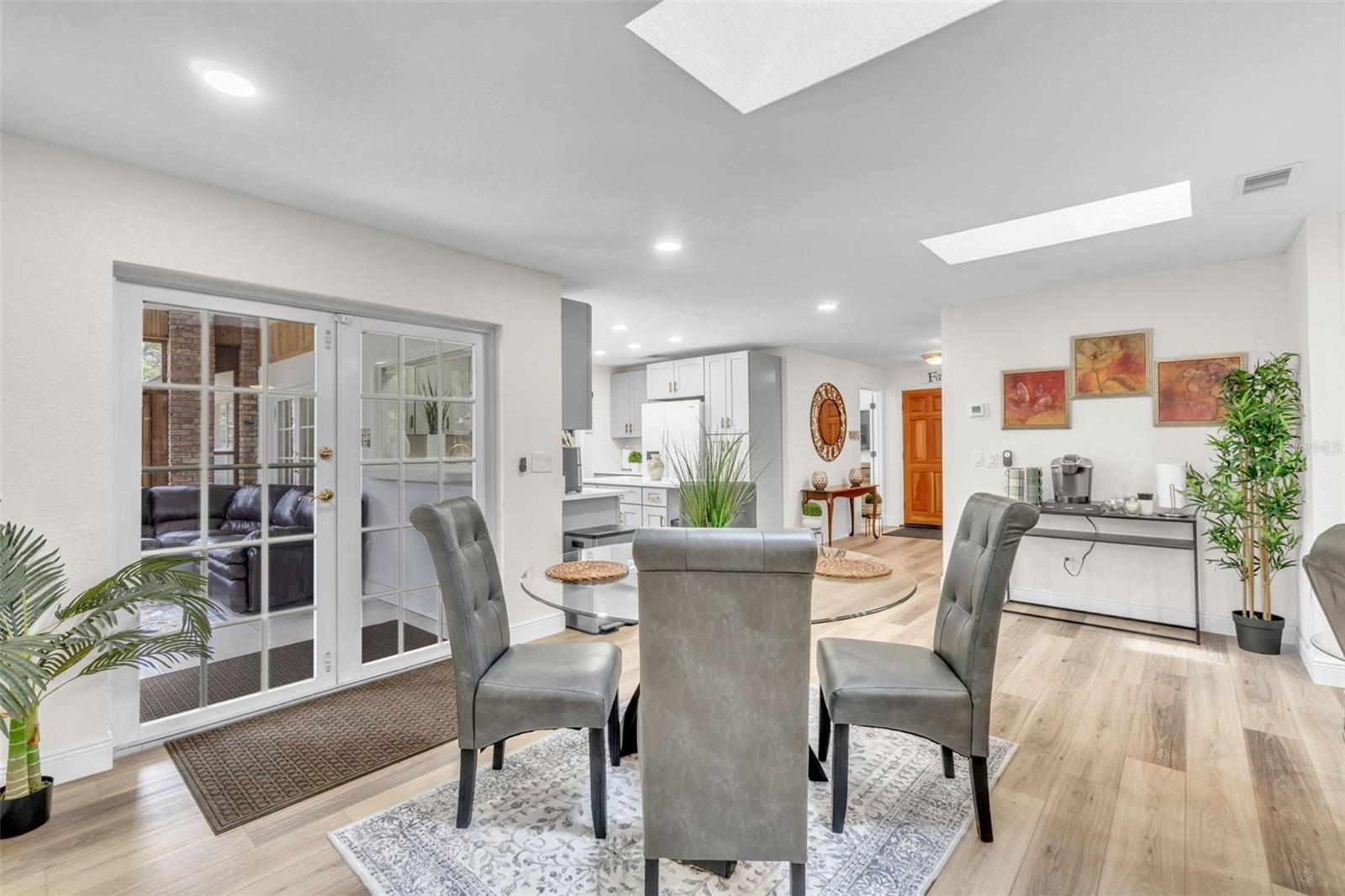 Image 8 of 45 For 102 Old Hickory Court