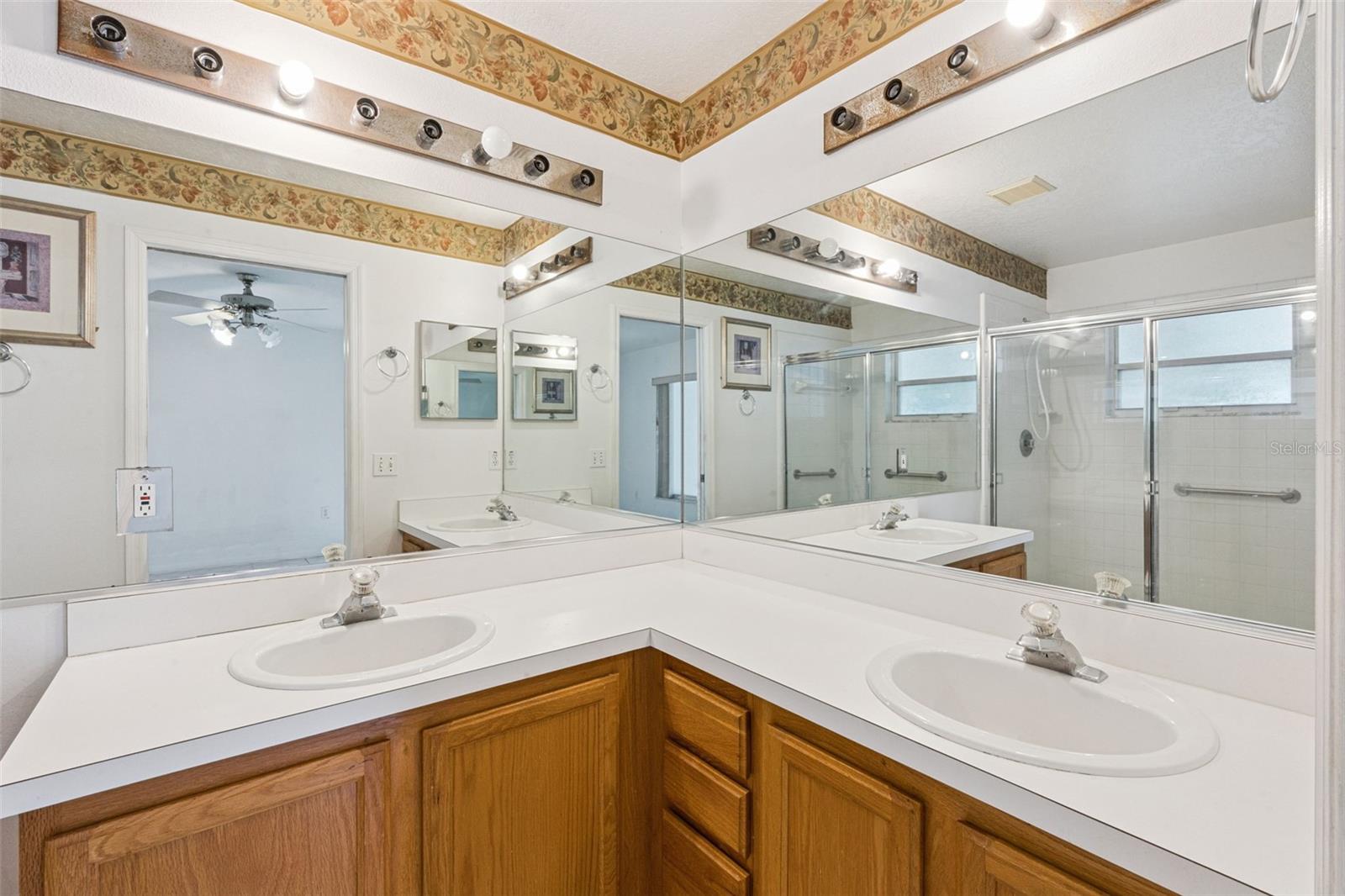 Image 15 of 38 For 2907 Oak Run Boulevard