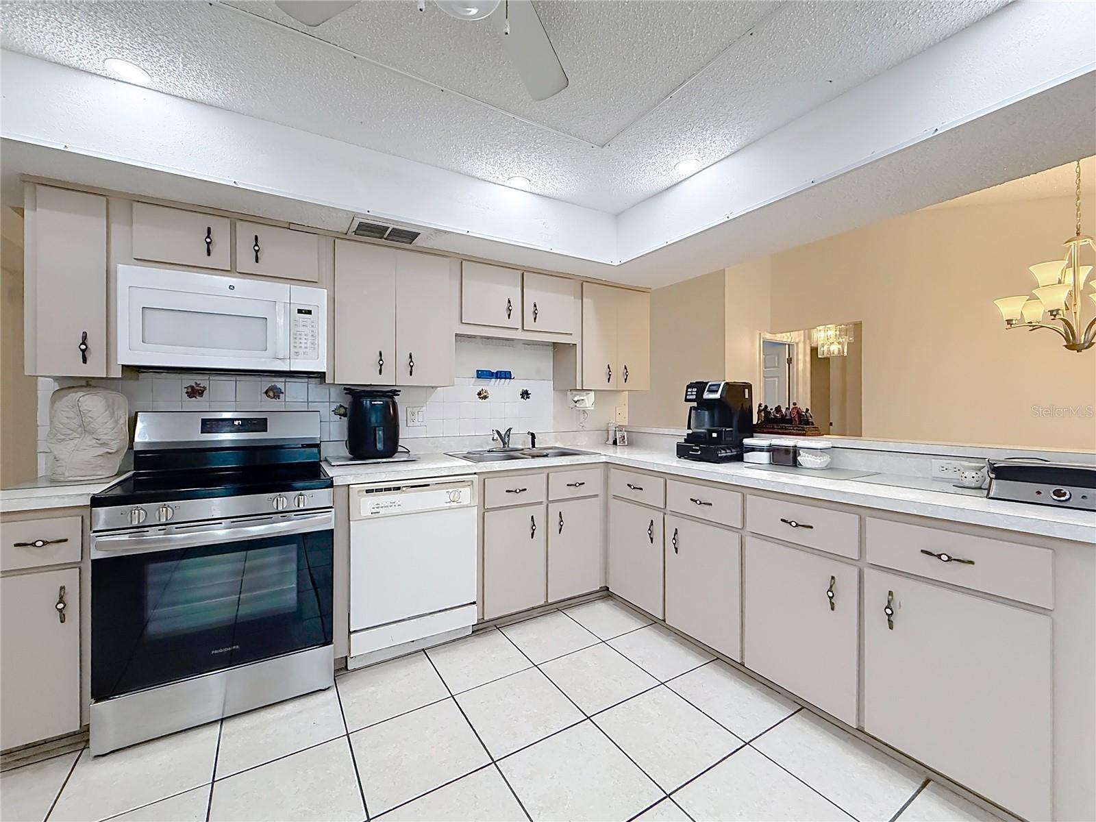 Image 9 of 41 For 4592 Gardenia Court