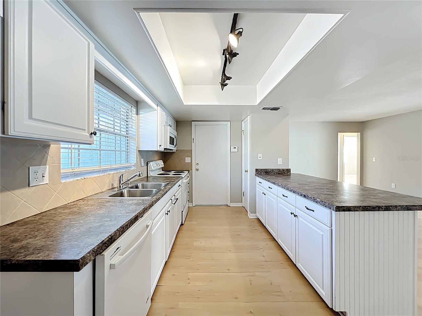 Image 19 of 56 For 211 Slade Drive