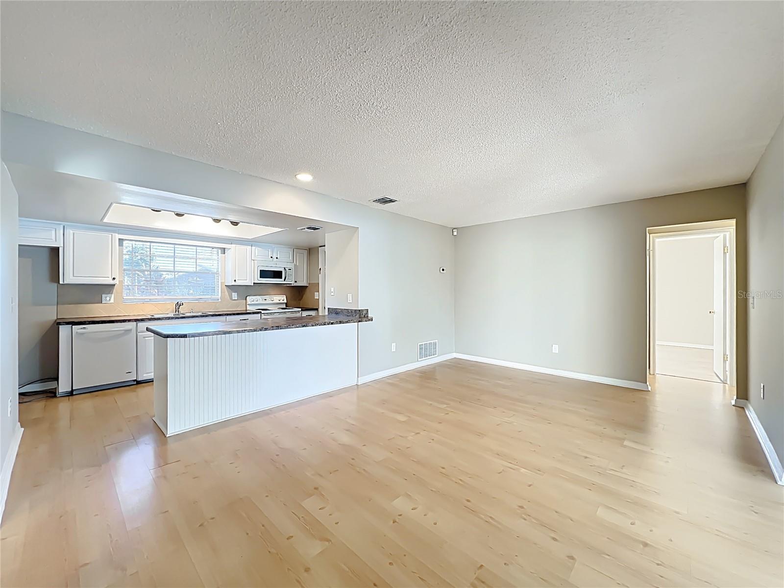 Image 24 of 56 For 211 Slade Drive