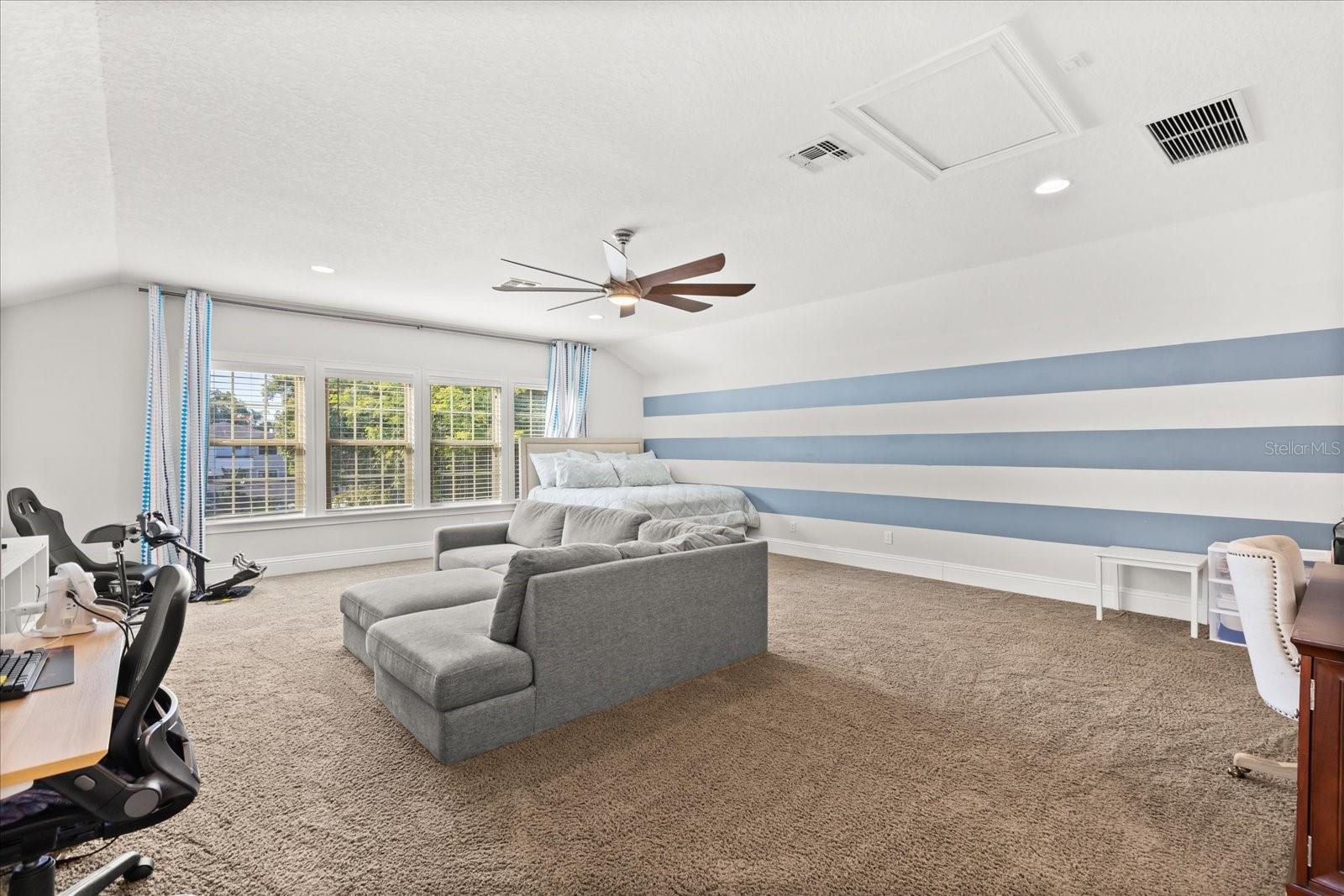 Image 23 of 53 For 2503 Versailles Avenue