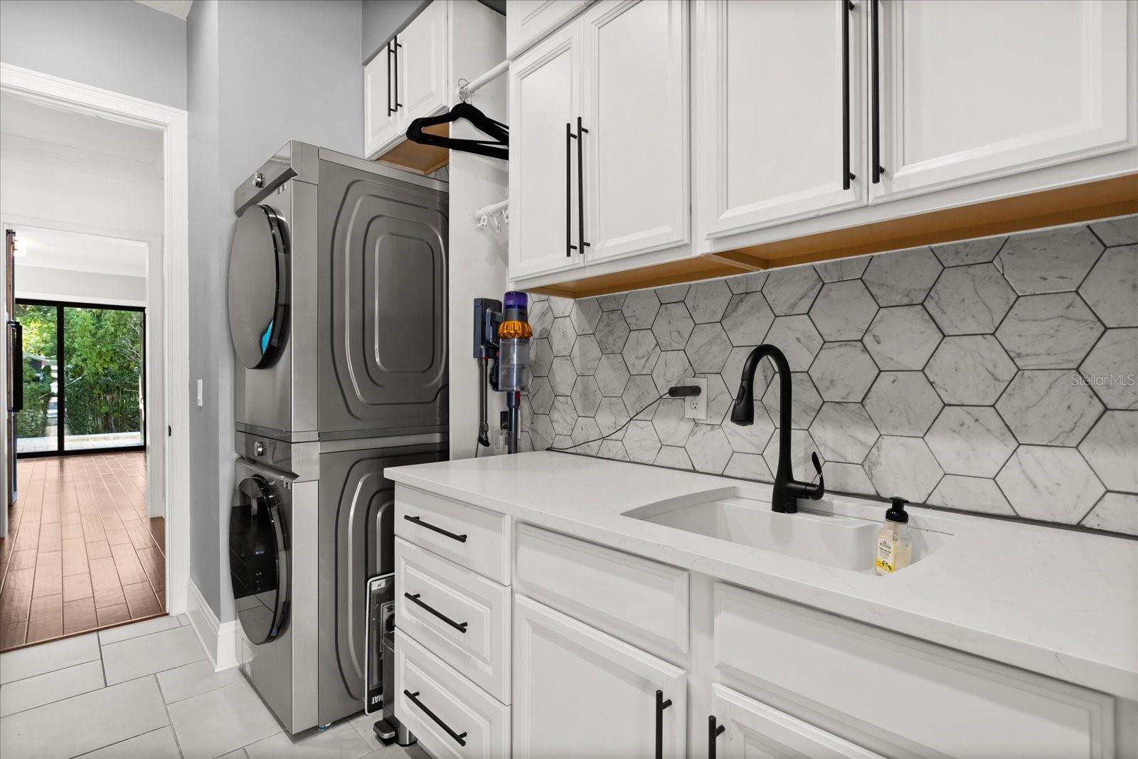 Image 29 of 53 For 2503 Versailles Avenue