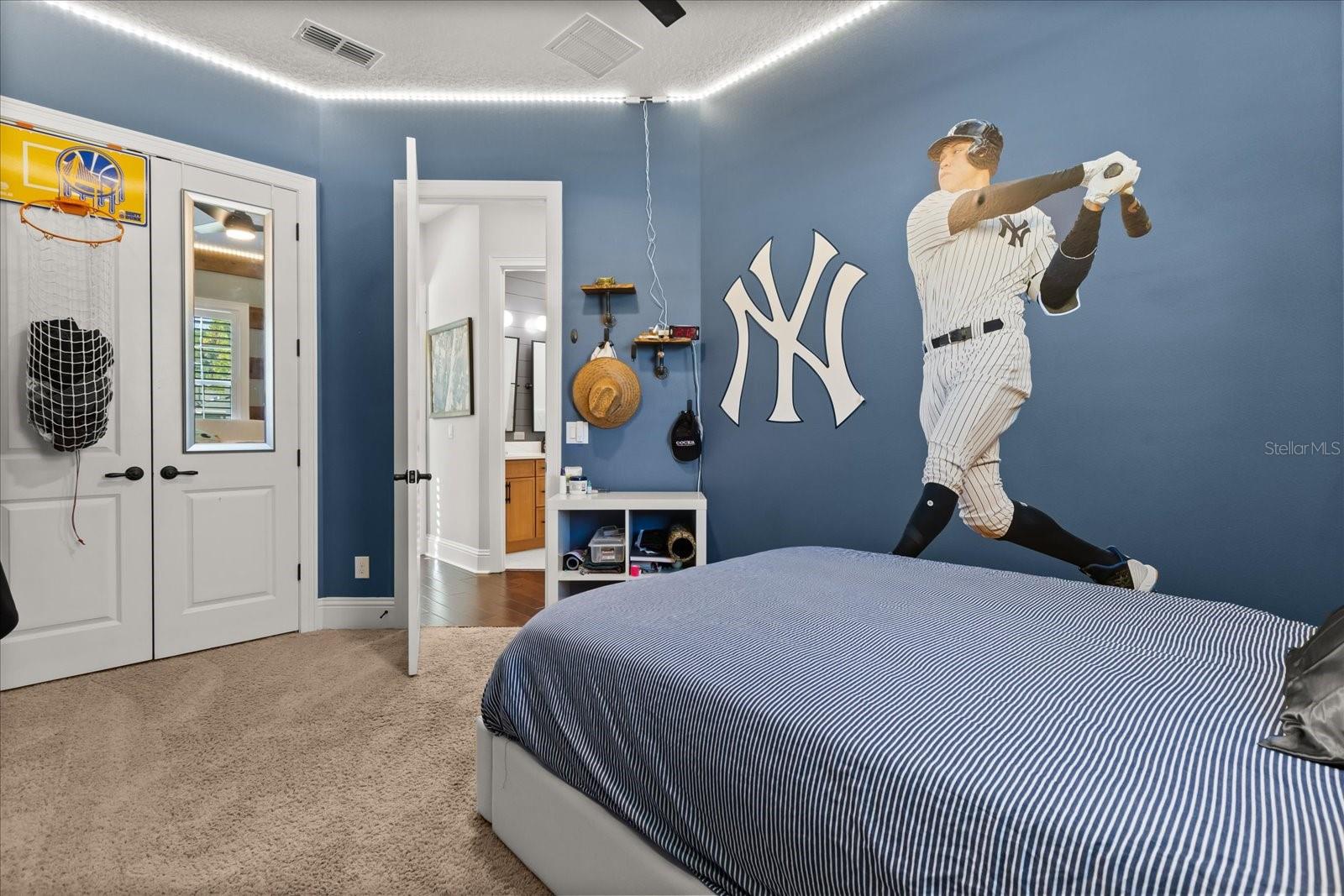 Image 31 of 53 For 2503 Versailles Avenue