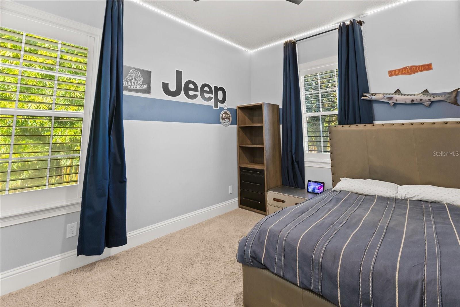 Image 32 of 53 For 2503 Versailles Avenue