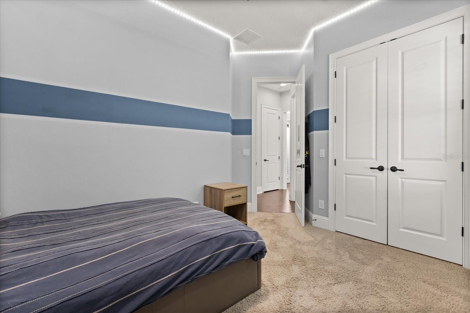 Image 33 of 53 For 2503 Versailles Avenue