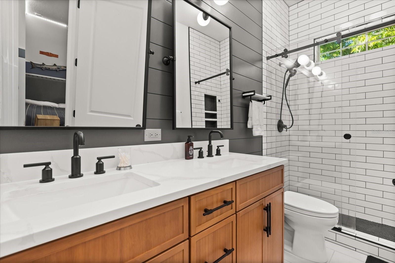 Image 34 of 53 For 2503 Versailles Avenue