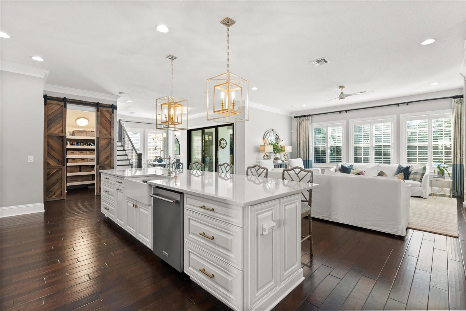 Image 5 of 53 For 2503 Versailles Avenue