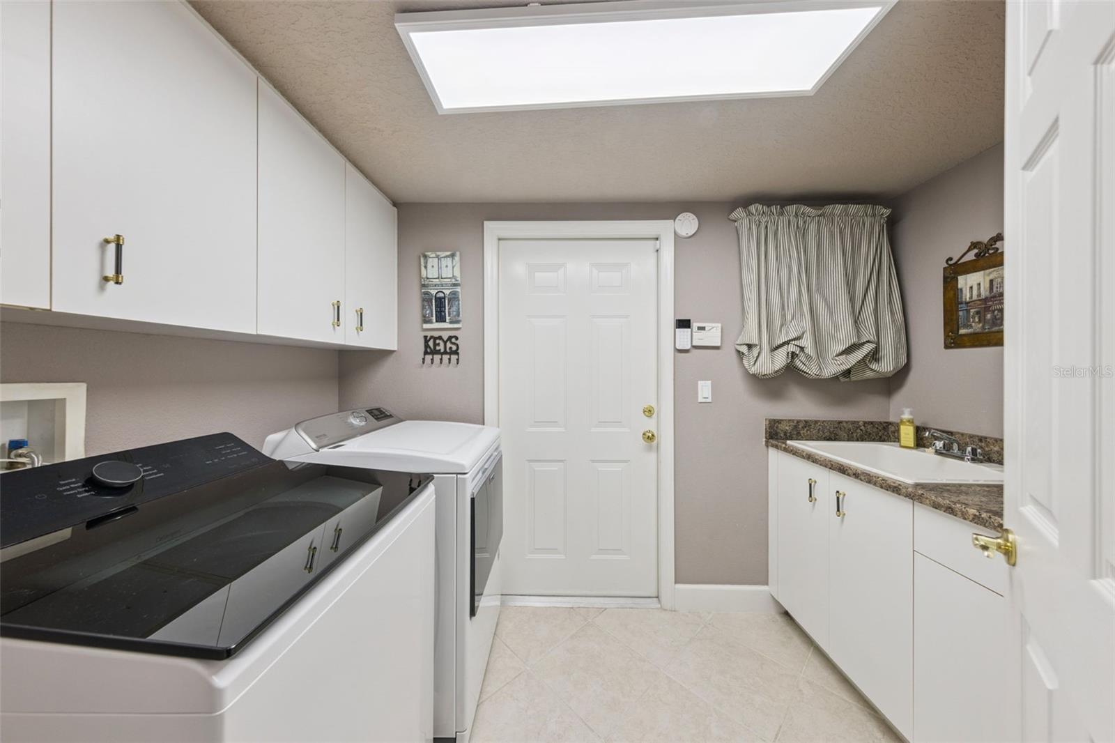 Image 27 of 43 For 6102 Sanctuary Garden Boulevard