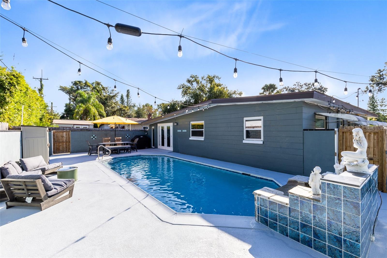 Image 3 of 21 For 2811 Eastern Parkway