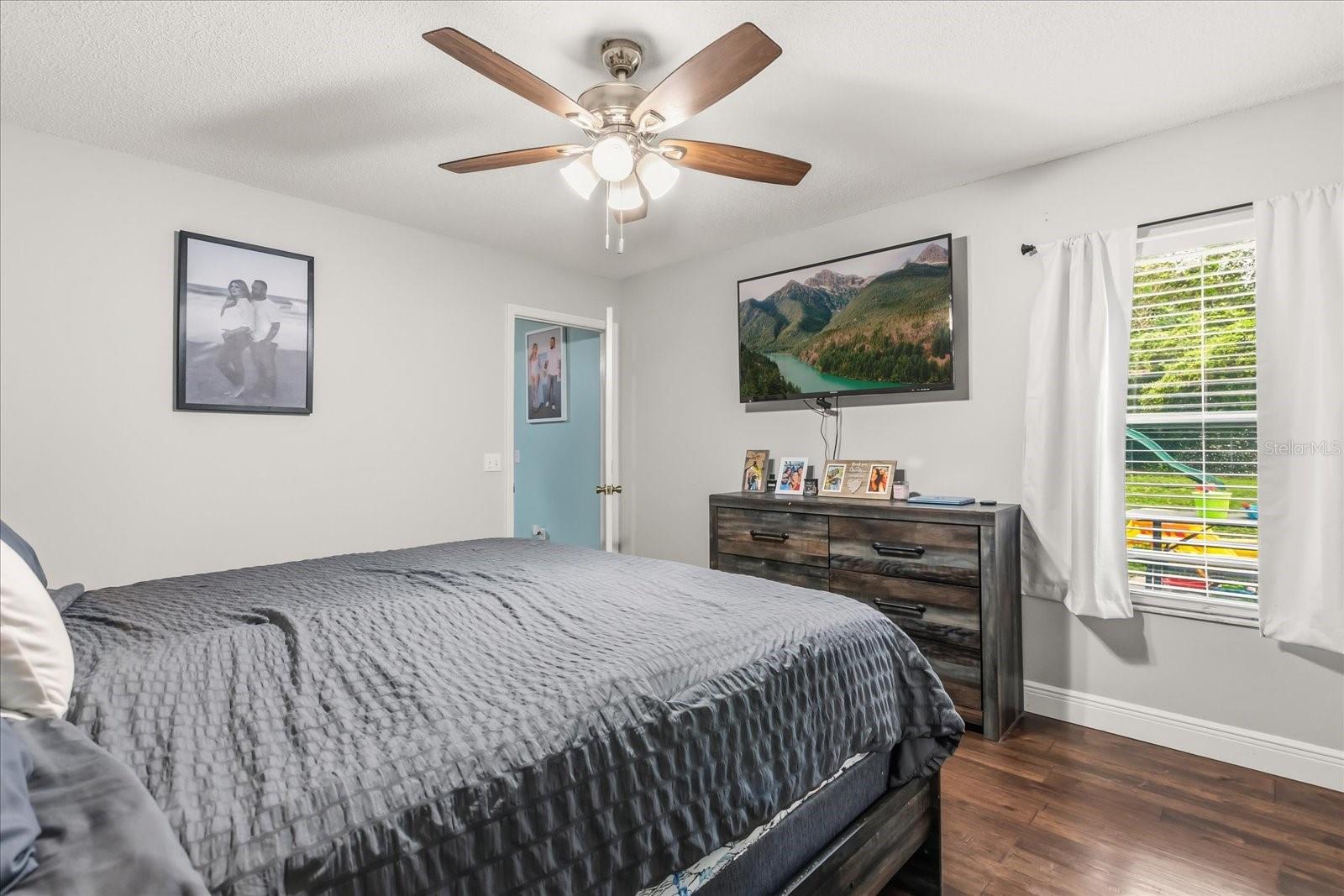 Image 22 of 34 For 480 Chestnut Avenue