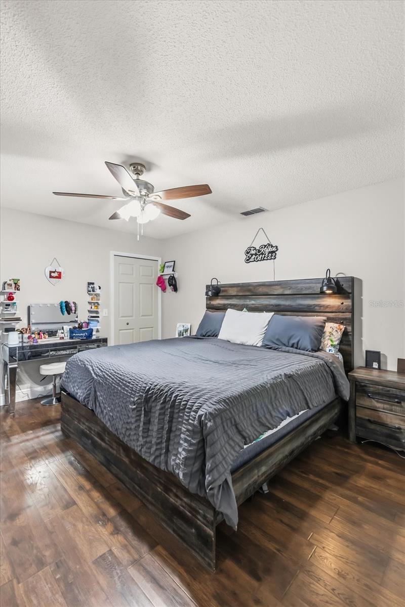 Image 24 of 34 For 480 Chestnut Avenue