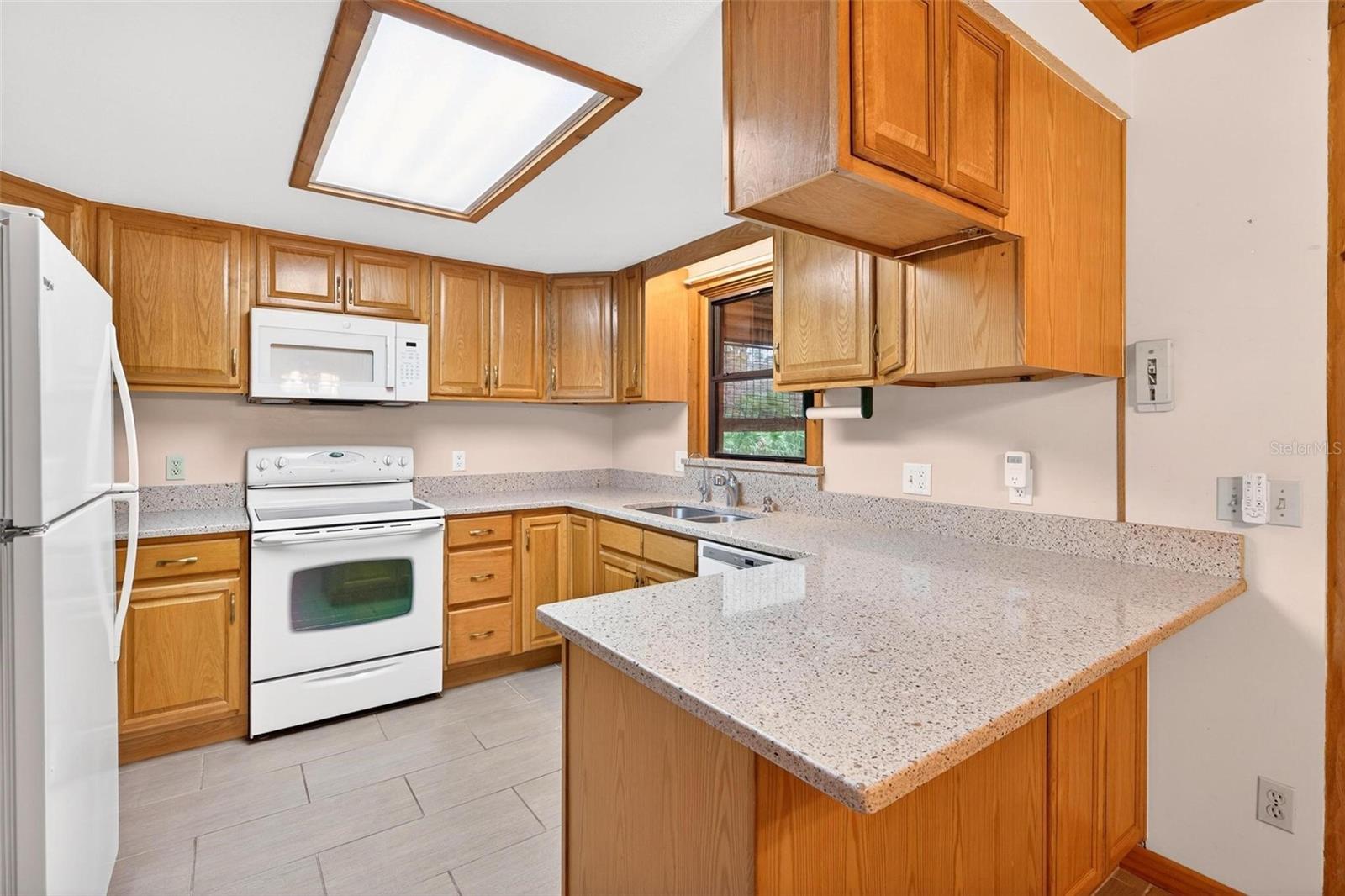 Image 13 of 59 For 825 Arden Street