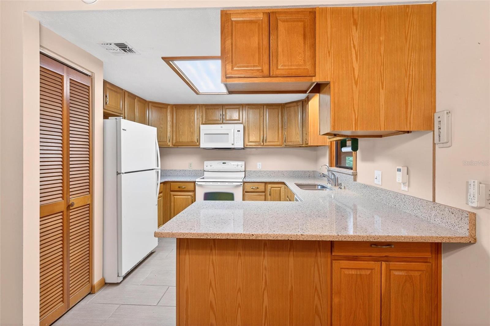 Image 14 of 59 For 825 Arden Street