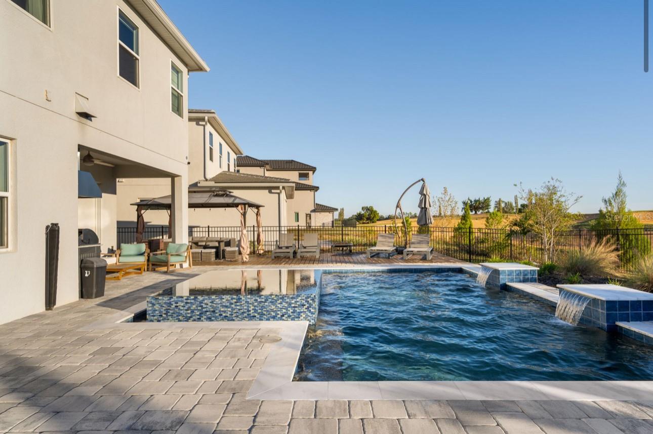 Image 19 of 40 For 15746 Vetta Drive